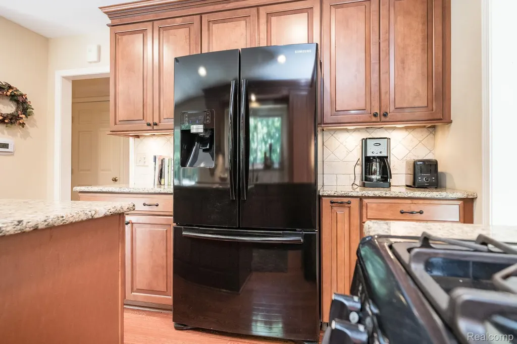 44828 Roundview Drive Novi City MI 48375