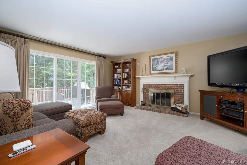 44828 Roundview Drive Novi City MI 48375