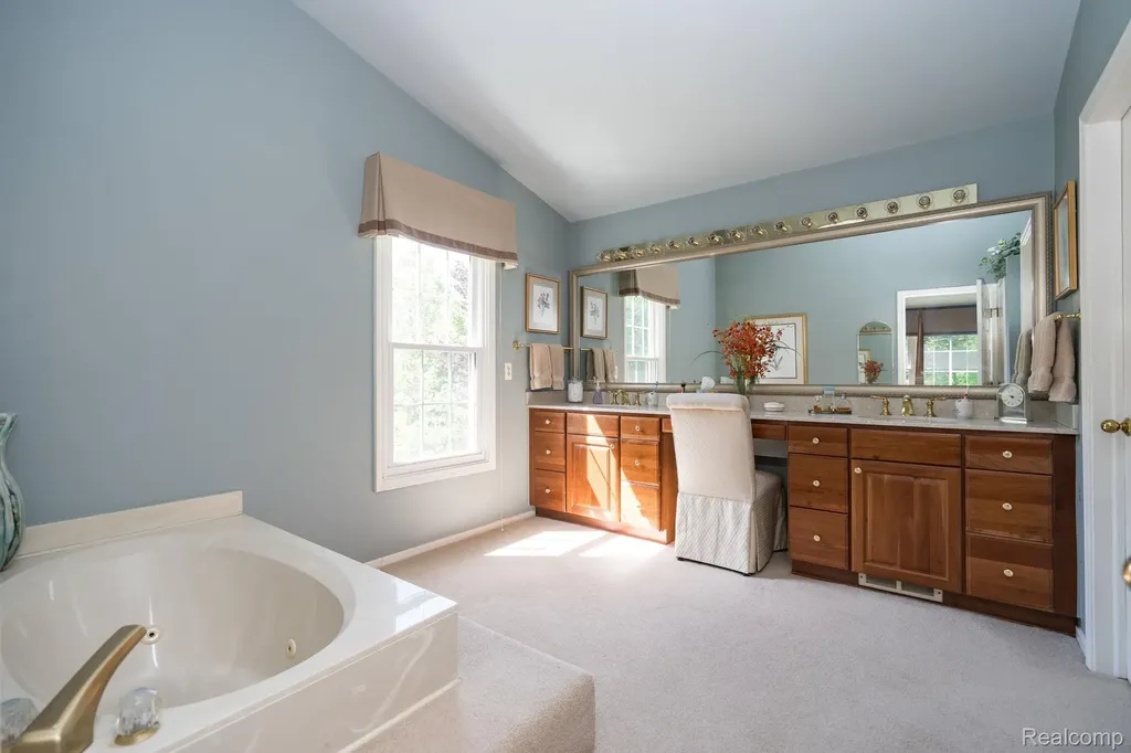 44828 Roundview Drive Novi City MI 48375
