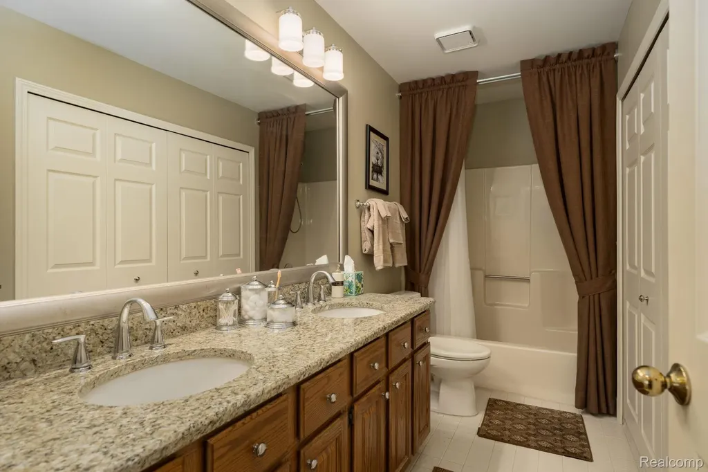 44828 Roundview Drive Novi City MI 48375