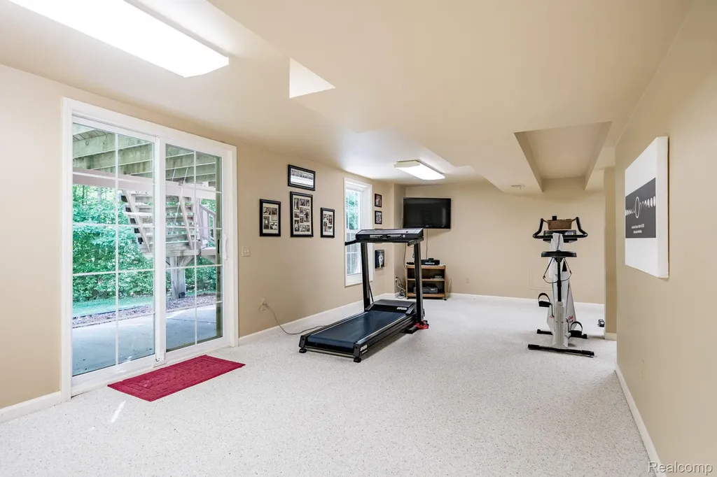 44828 Roundview Drive Novi City MI 48375
