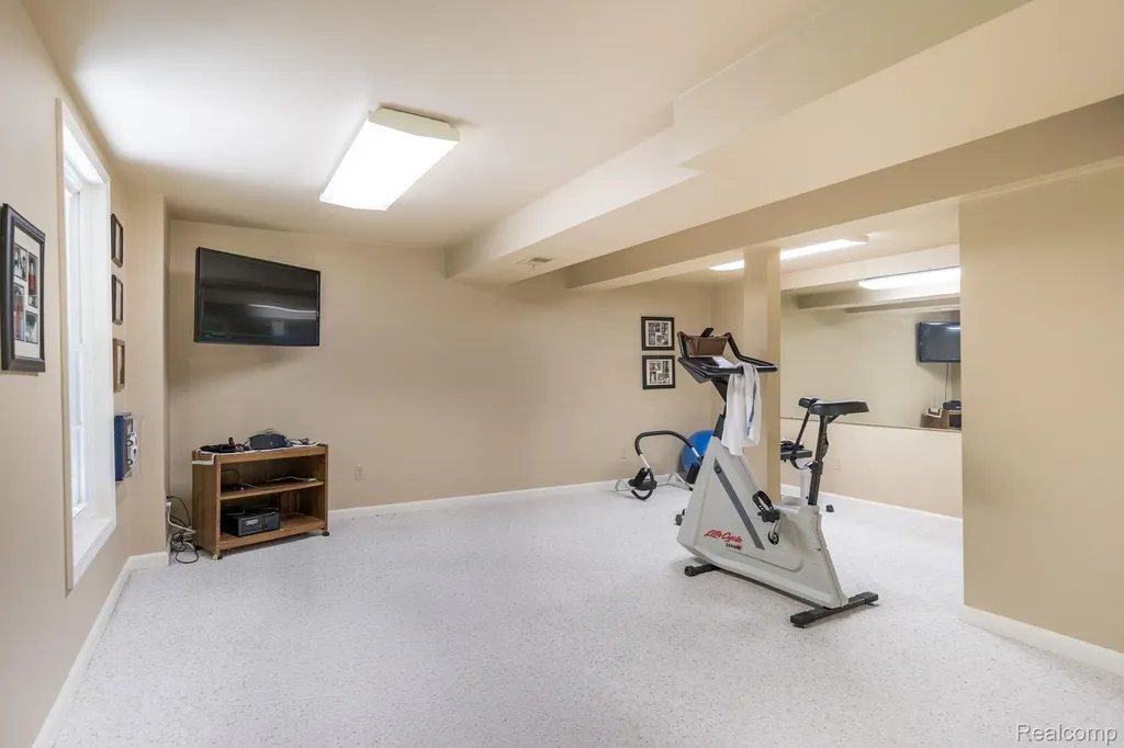 44828 Roundview Drive Novi City MI 48375