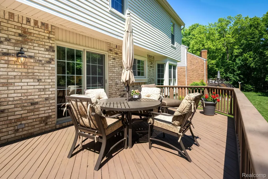 44828 Roundview Drive Novi City MI 48375
