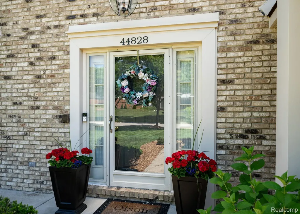 44828 Roundview Drive Novi City MI 48375