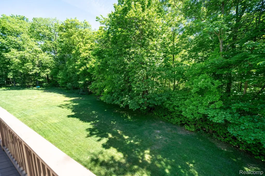 44828 Roundview Drive Novi City MI 48375