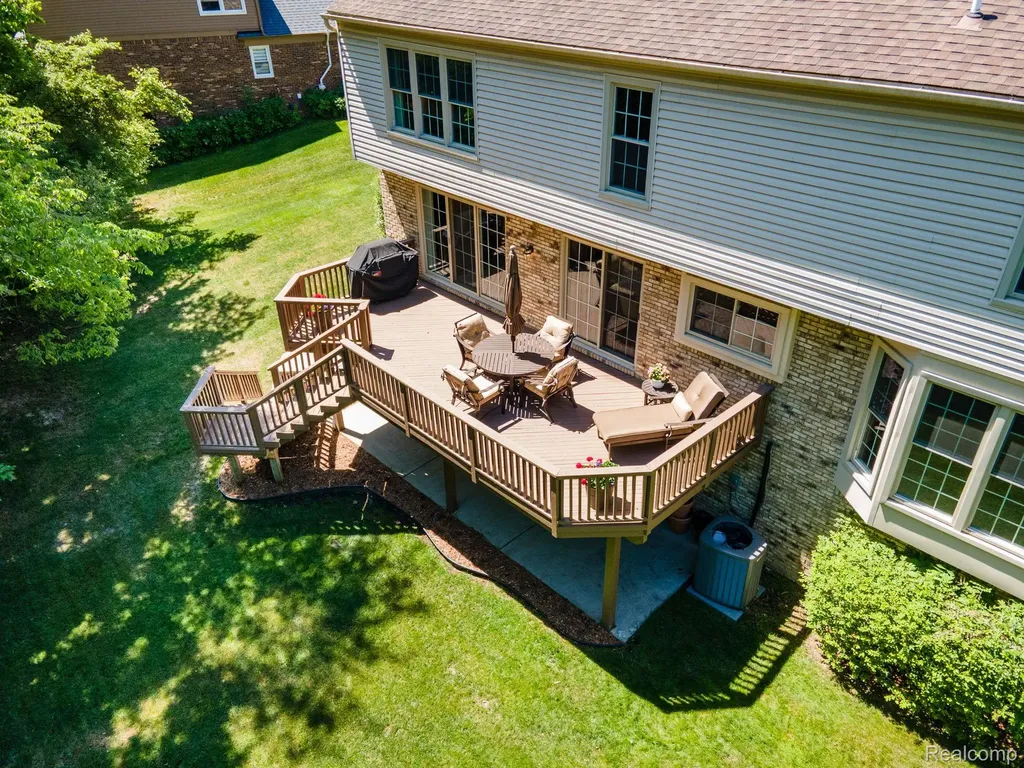 44828 Roundview Drive Novi City MI 48375