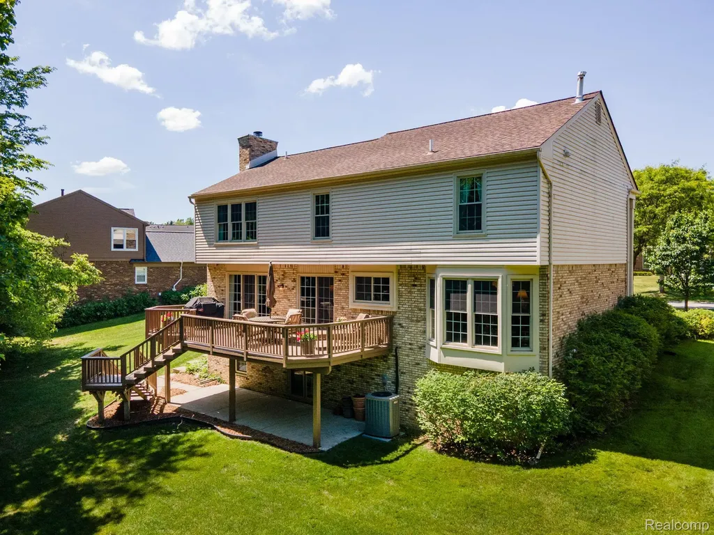 44828 Roundview Drive Novi City MI 48375