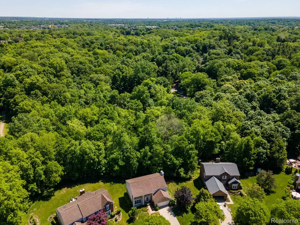 44828 Roundview Drive Novi City MI 48375