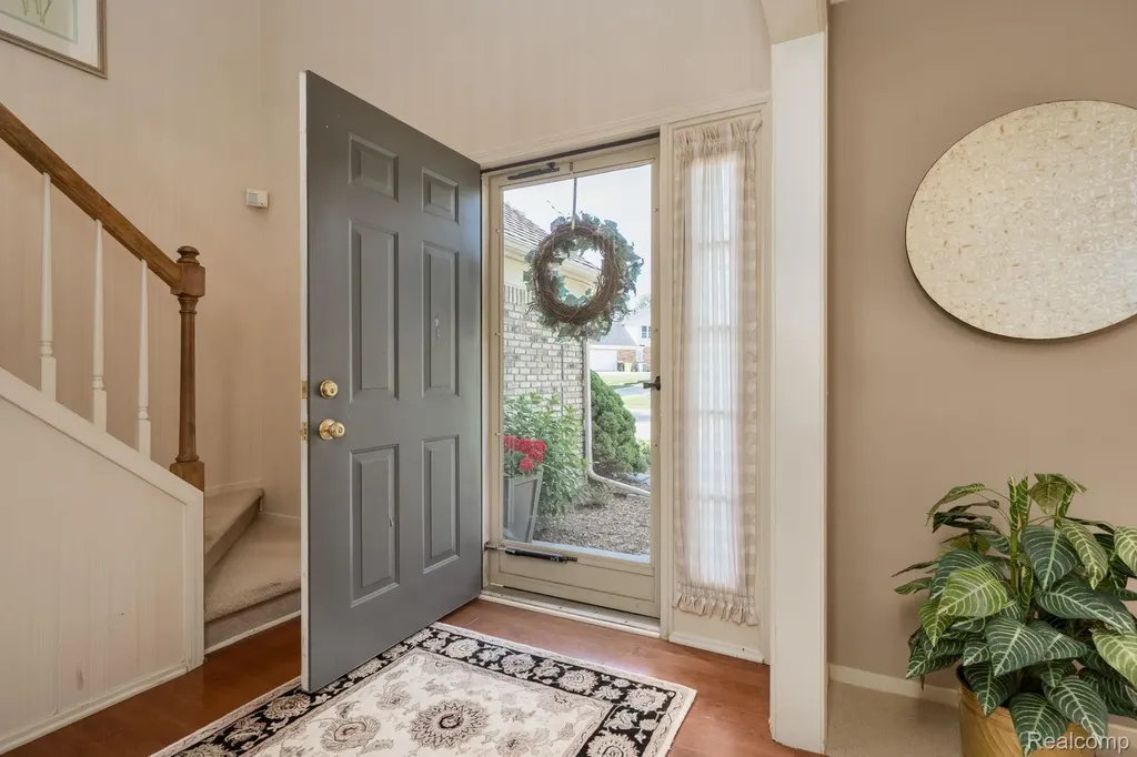 44828 Roundview Drive Novi City MI 48375
