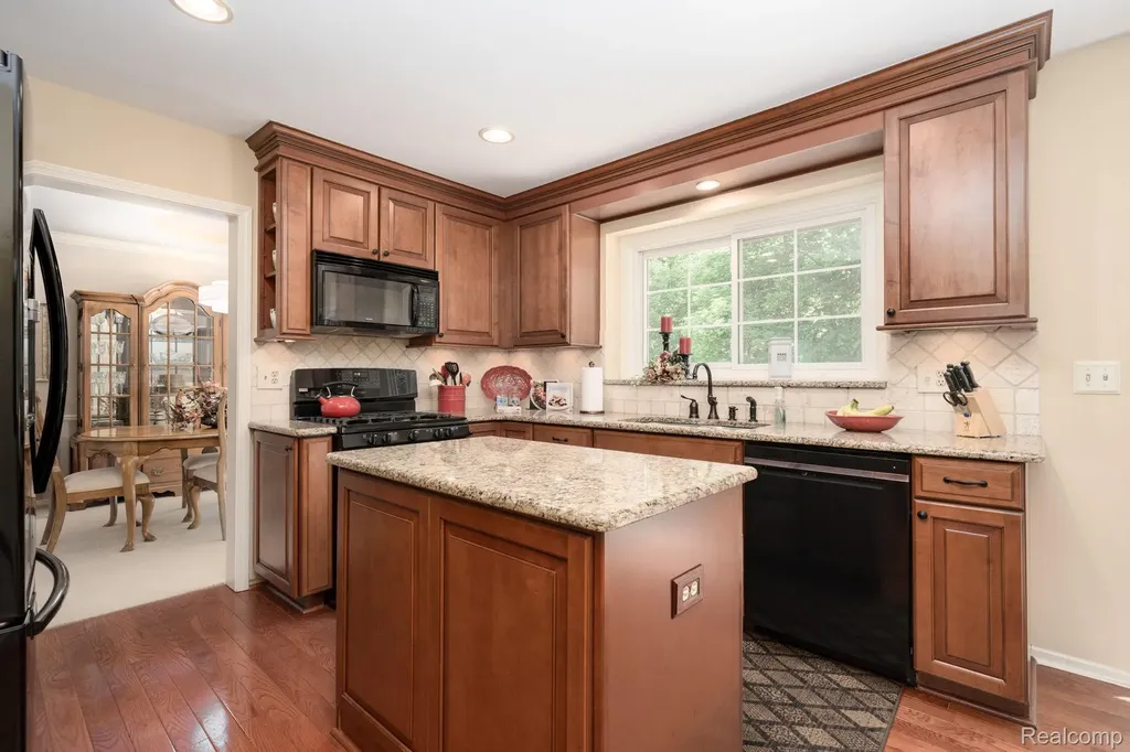44828 Roundview Drive Novi City MI 48375