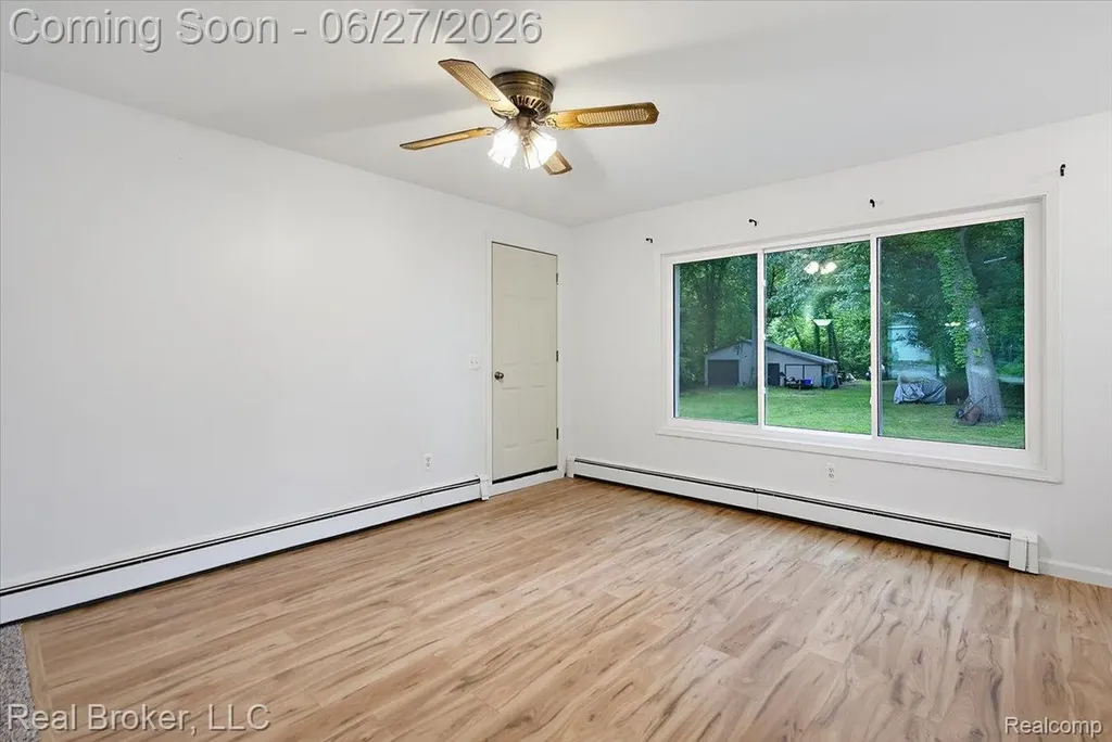 8320 Hillpoint Drive Hamburg Township MI 48116