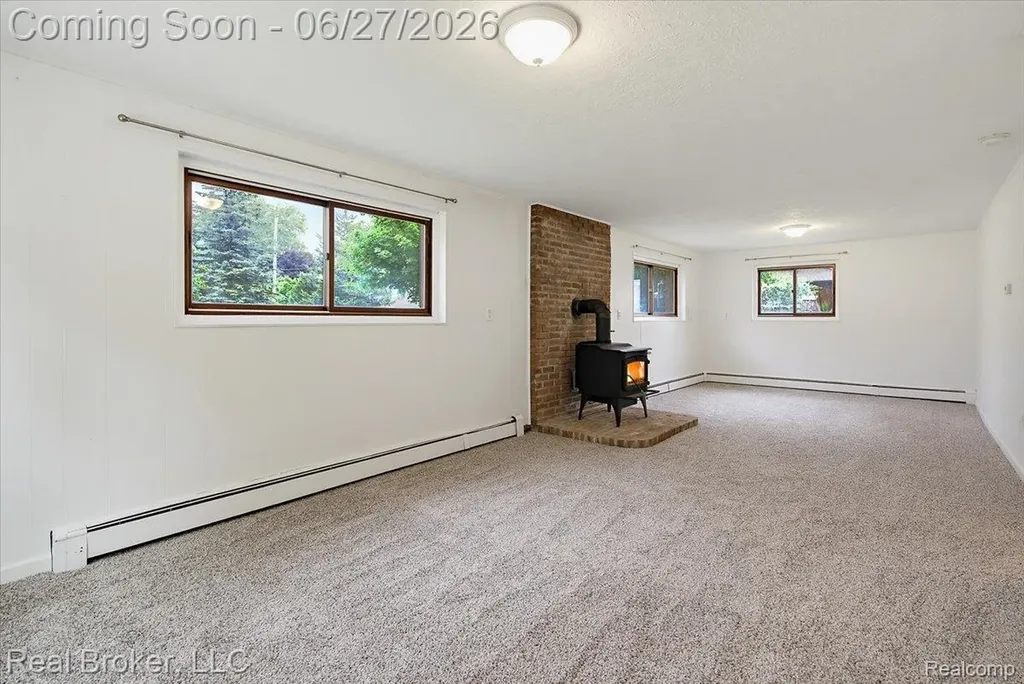 8320 Hillpoint Drive Hamburg Township MI 48116