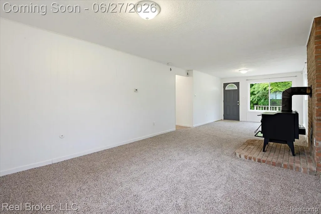 8320 Hillpoint Drive Hamburg Township MI 48116