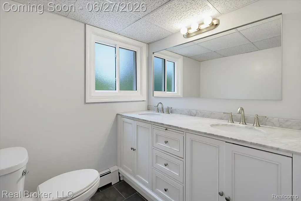 8320 Hillpoint Drive Hamburg Township MI 48116