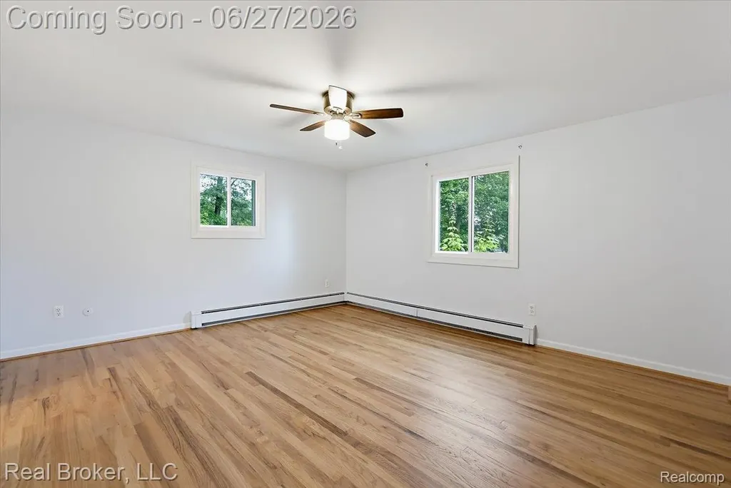 8320 Hillpoint Drive Hamburg Township MI 48116