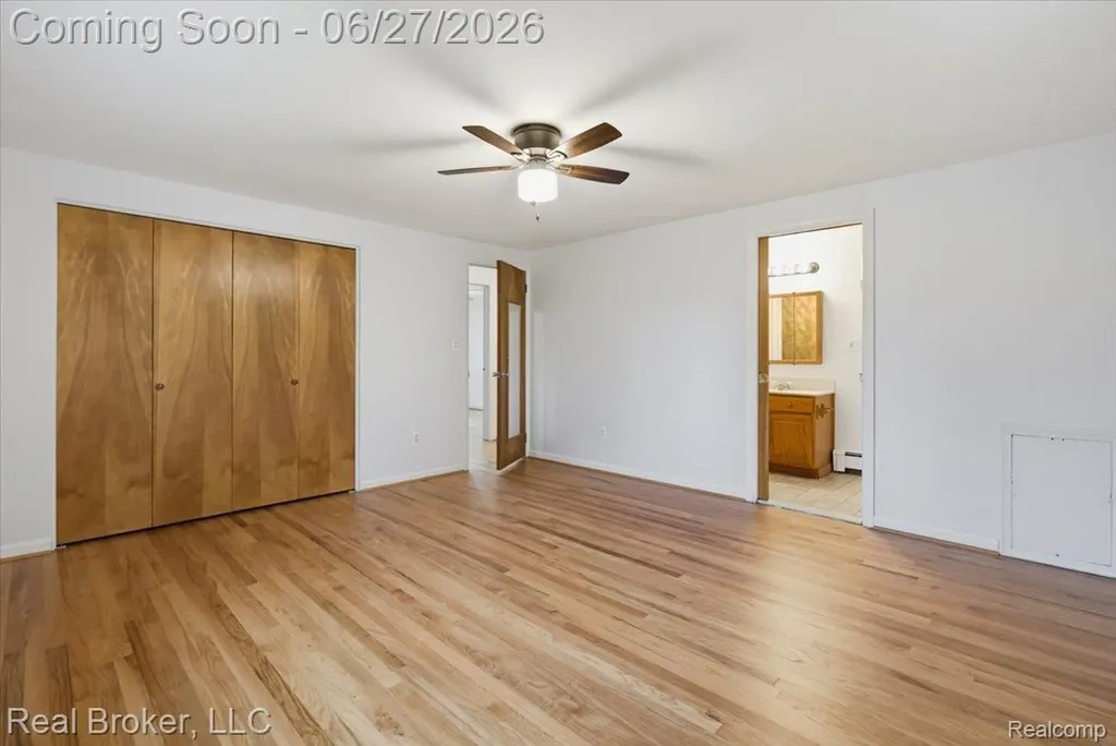 8320 Hillpoint Drive Hamburg Township MI 48116