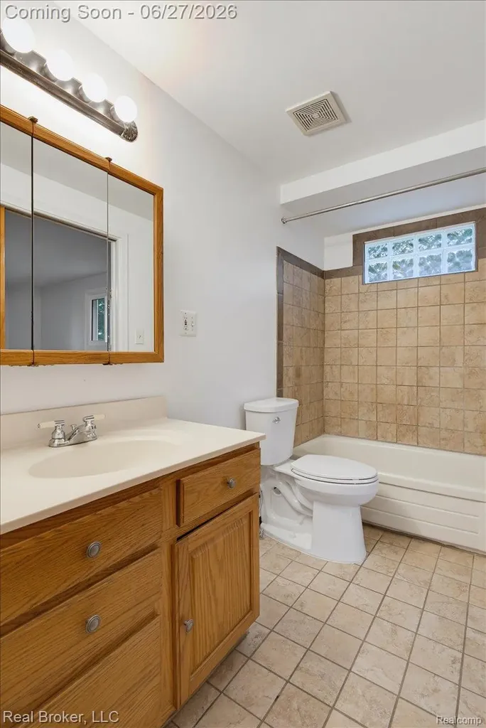 8320 Hillpoint Drive Hamburg Township MI 48116