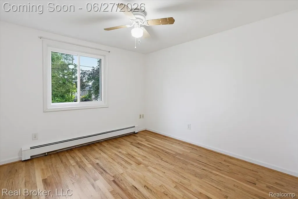 8320 Hillpoint Drive Hamburg Township MI 48116