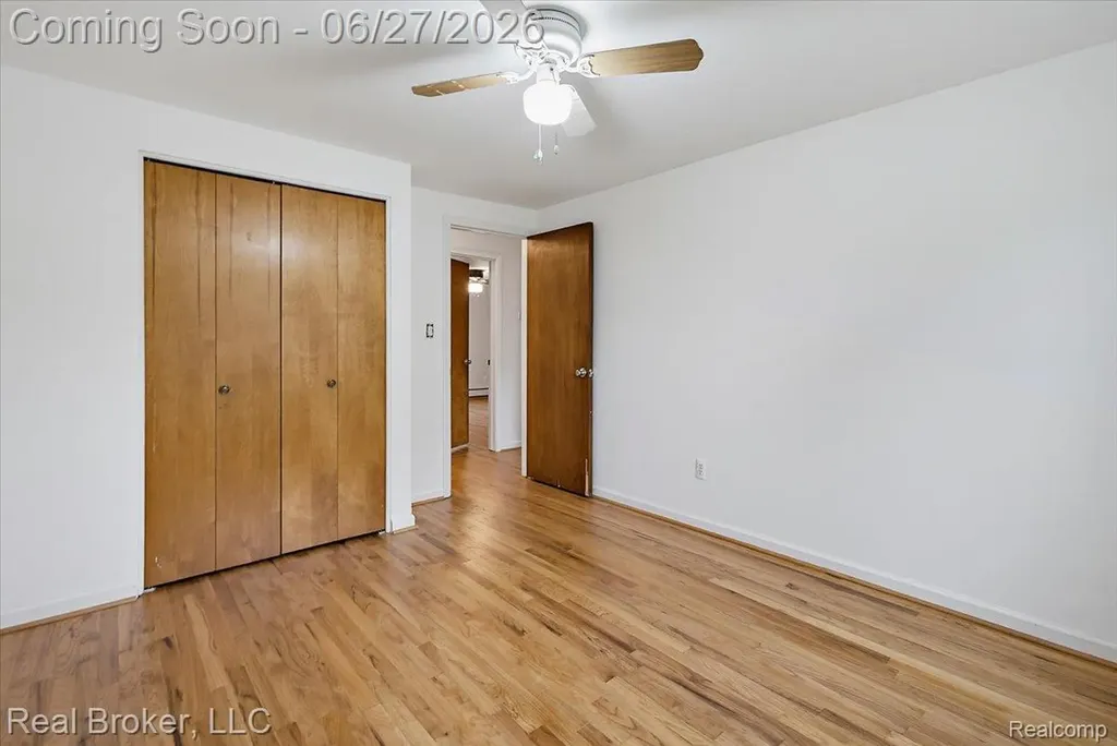 8320 Hillpoint Drive Hamburg Township MI 48116