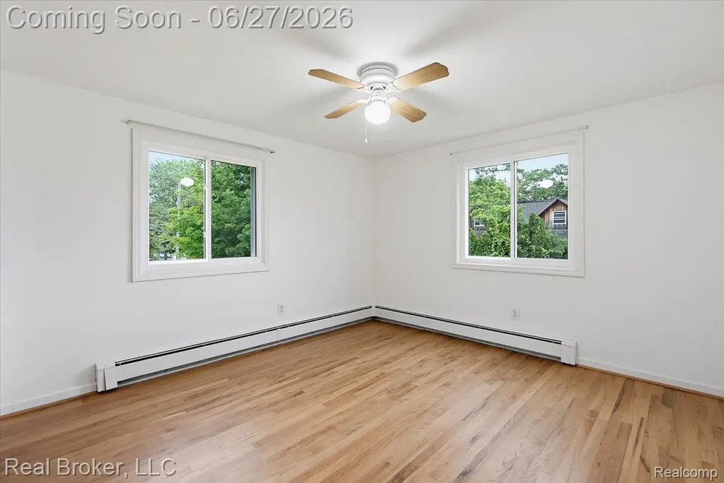 8320 Hillpoint Drive Hamburg Township MI 48116