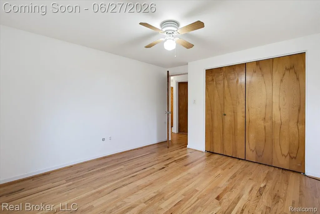 8320 Hillpoint Drive Hamburg Township MI 48116