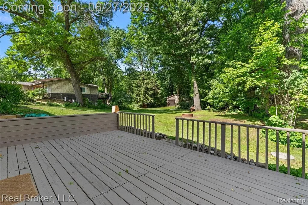 8320 Hillpoint Drive Hamburg Township MI 48116