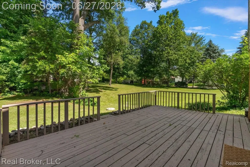 8320 Hillpoint Drive Hamburg Township MI 48116