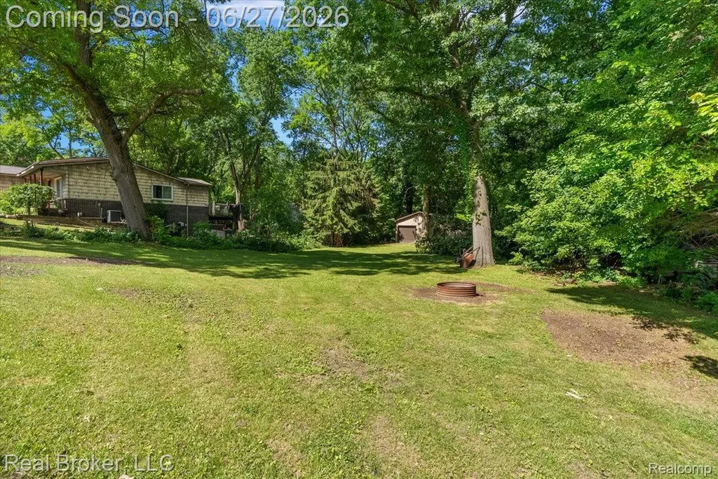8320 Hillpoint Drive Hamburg Township MI 48116
