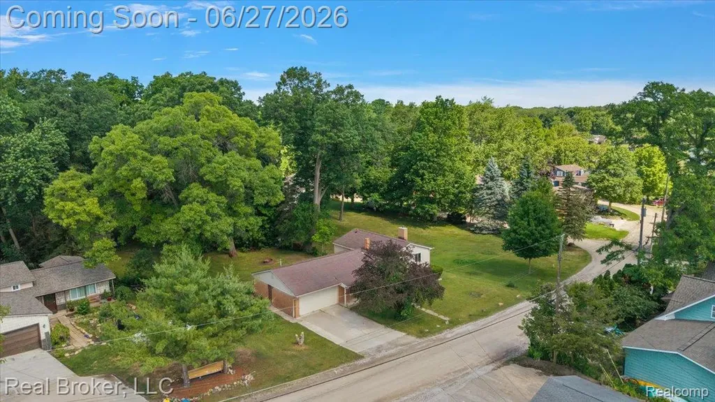 8320 Hillpoint Drive Hamburg Township MI 48116