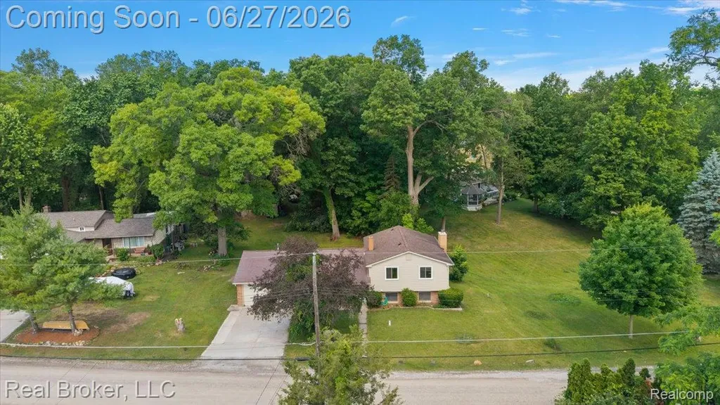 8320 Hillpoint Drive Hamburg Township MI 48116