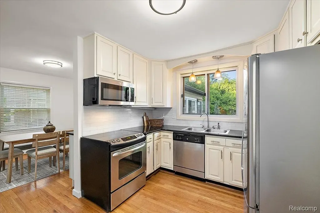 1512 Edgewood Drive Royal Oak City MI 48067