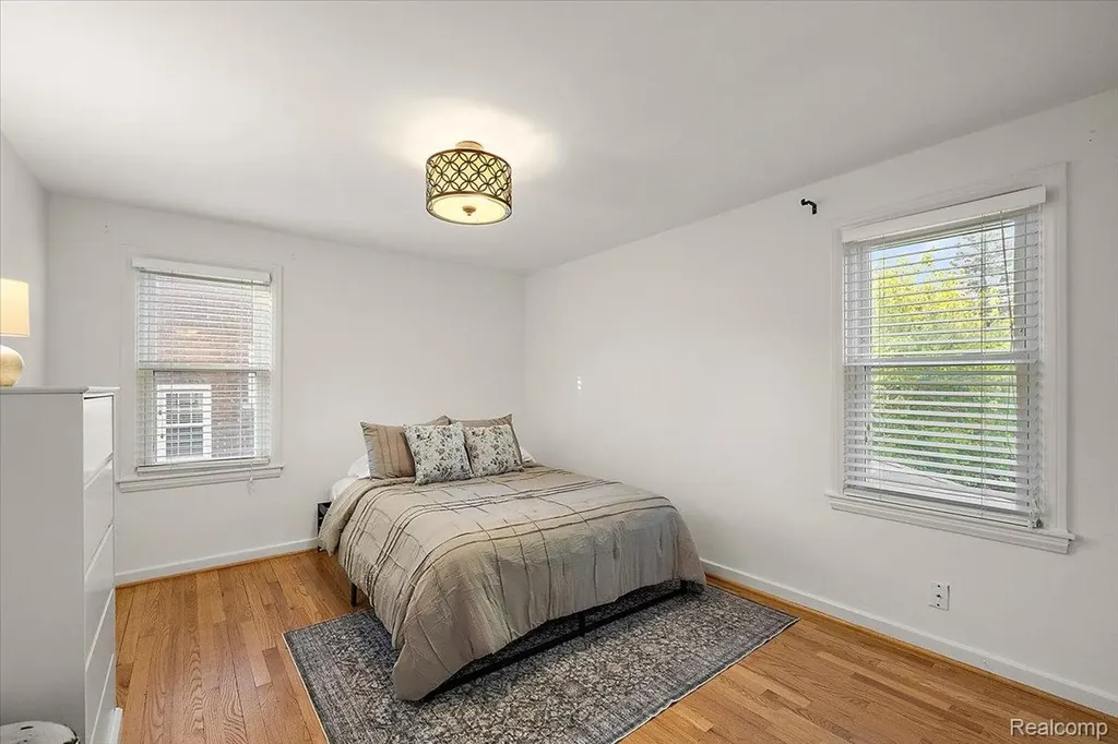 1512 Edgewood Drive Royal Oak City MI 48067
