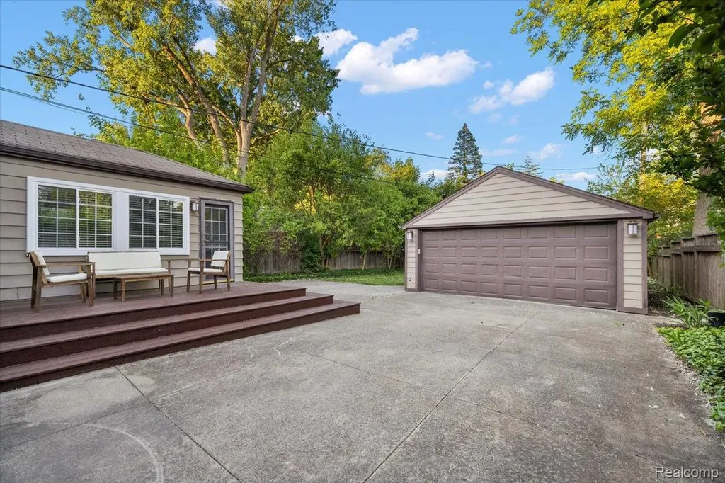 1512 Edgewood Drive Royal Oak City MI 48067