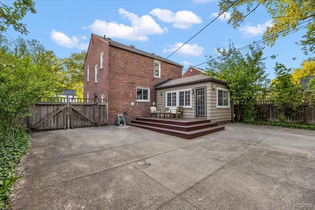 1512 Edgewood Drive Royal Oak City MI 48067