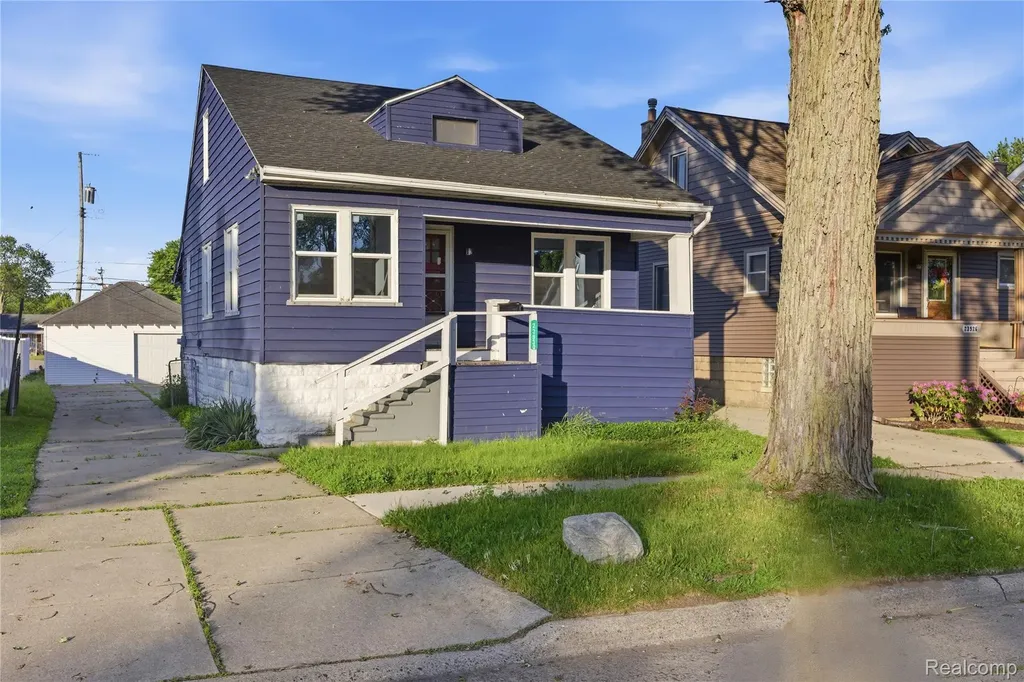 23930 Elmira Street St. Clair Shores City MI 48082
