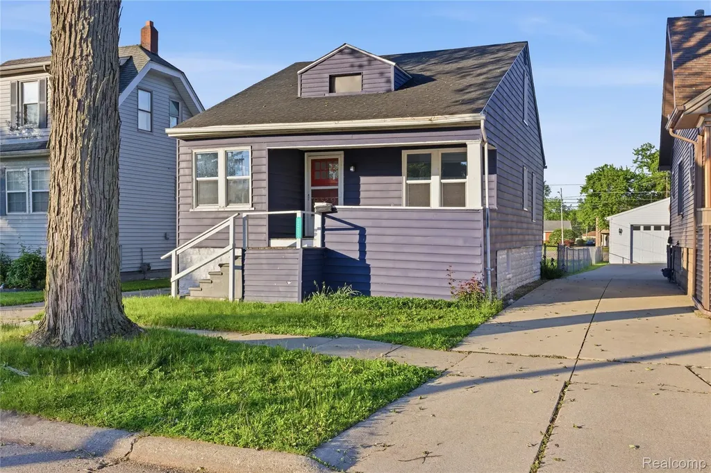 23930 Elmira Street St. Clair Shores City MI 48082