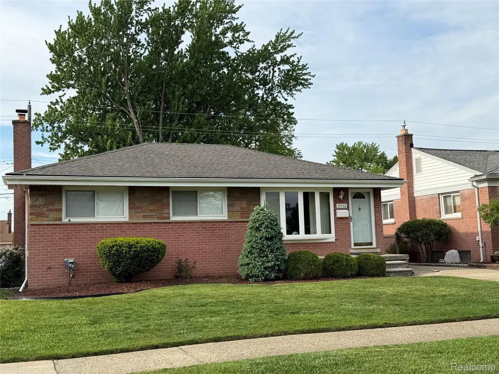 32466 Avondale Street Westland City MI 48186
