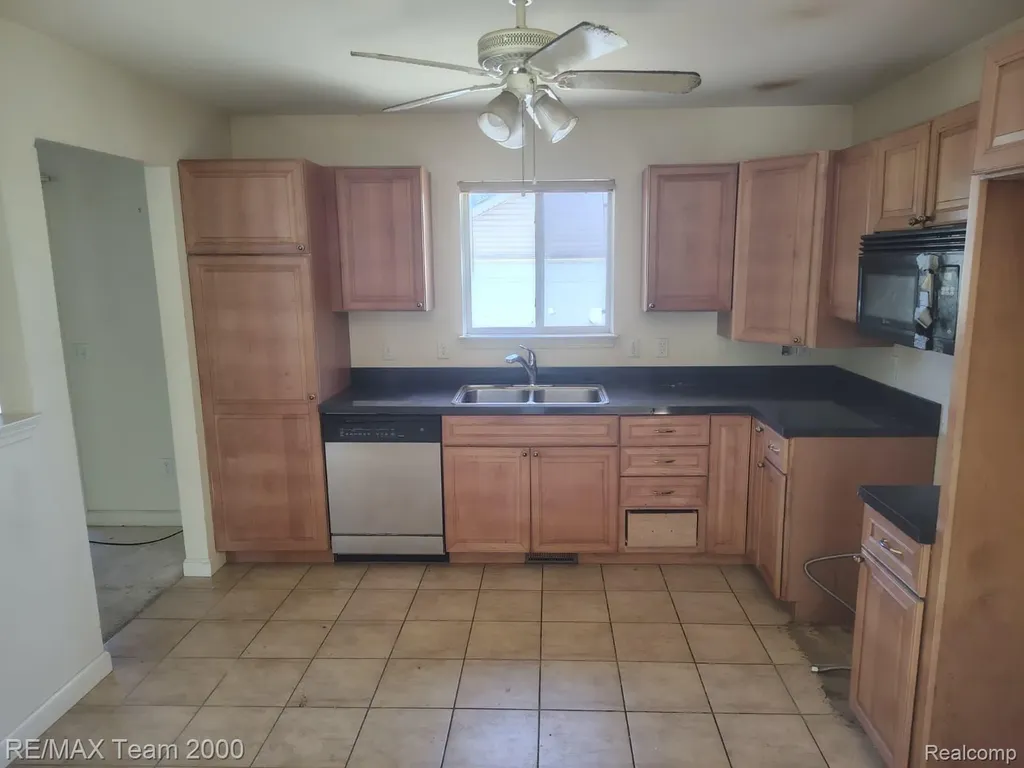 19452 Troy Place Detroit City MI 48203