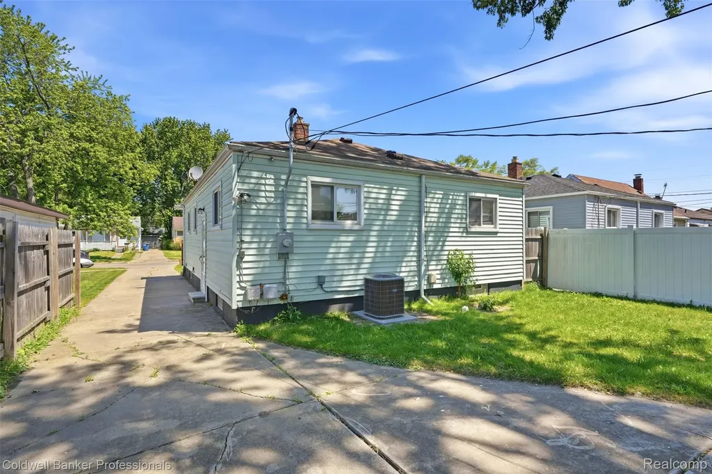 31473 Hazelwood Street Westland City MI 48186