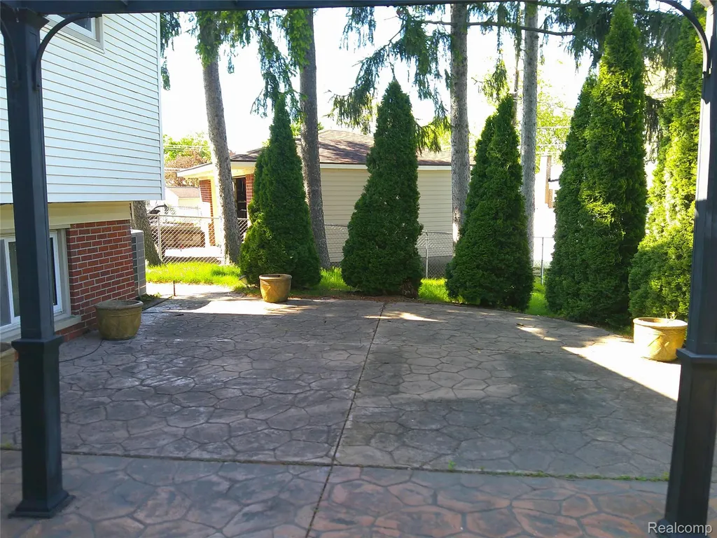 2803 Lexington Court Trenton City MI 48183