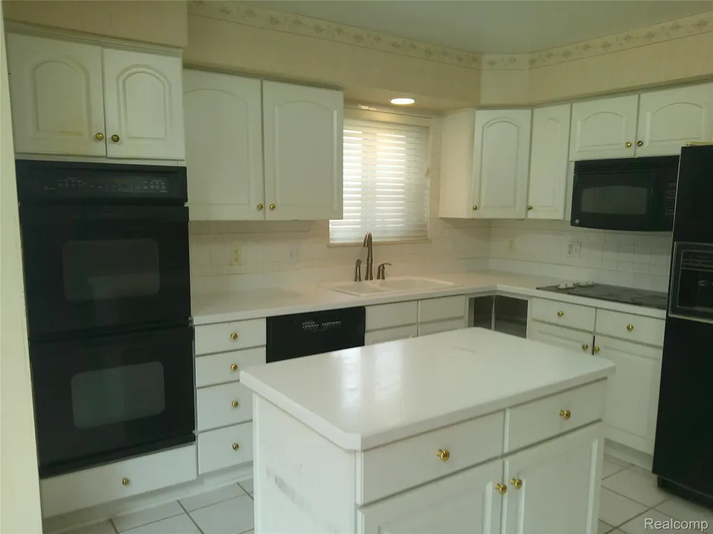 2803 Lexington Court Trenton City MI 48183