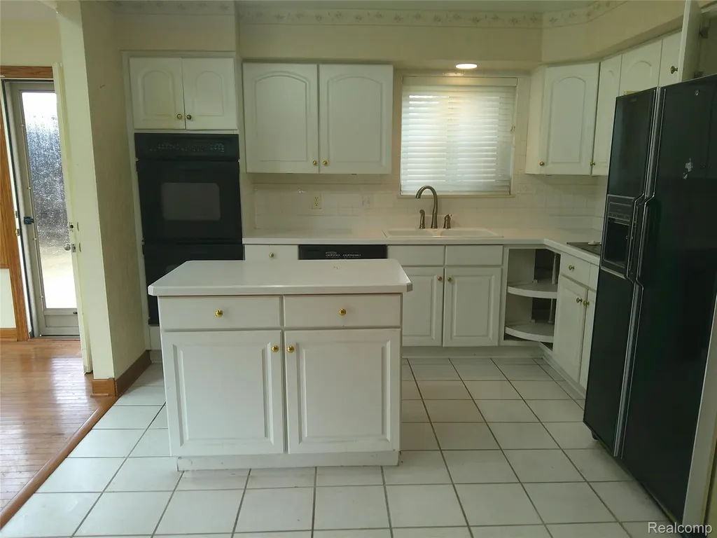 2803 Lexington Court Trenton City MI 48183