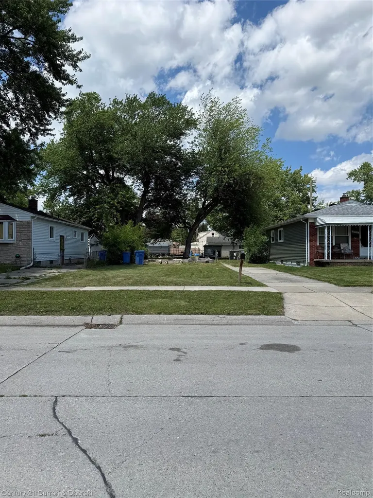 18720 Powers Avenue Dearborn Heights City MI 48125