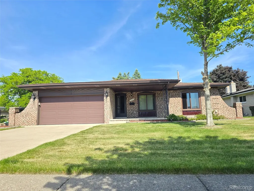36086 English Drive Sterling Heights City MI 48310
