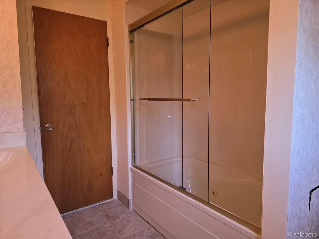 36086 English Drive Sterling Heights City MI 48310