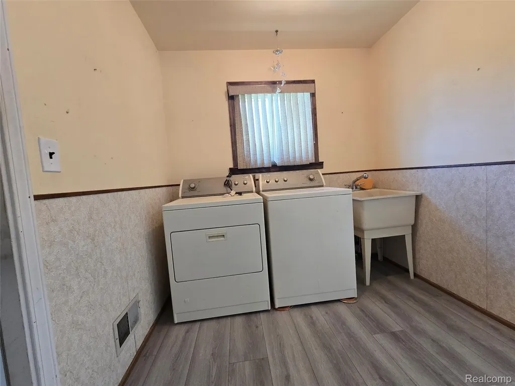 36086 English Drive Sterling Heights City MI 48310