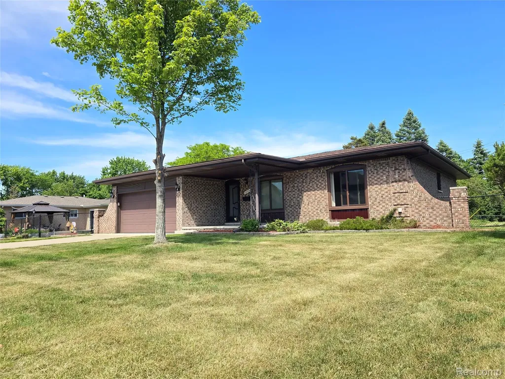 36086 English Drive Sterling Heights City MI 48310