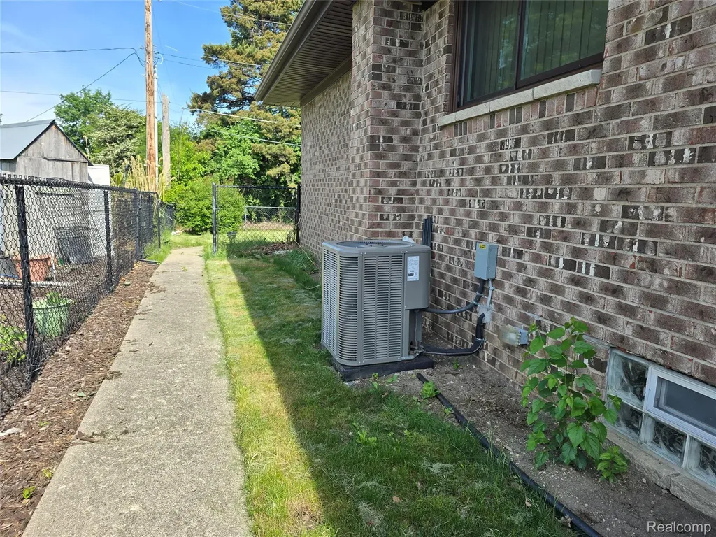 36086 English Drive Sterling Heights City MI 48310