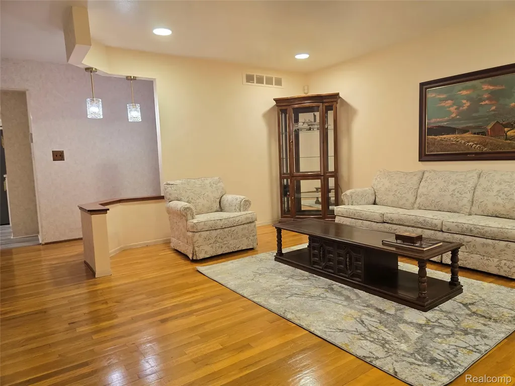 36086 English Drive Sterling Heights City MI 48310