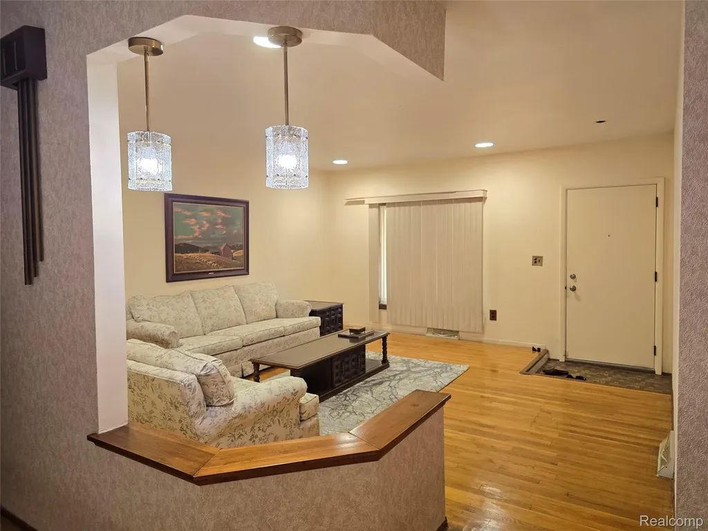 36086 English Drive Sterling Heights City MI 48310